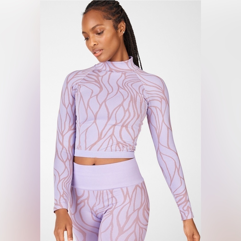Fabletics Courtney Seamless Long-Sleeve frosted lilac Top and pants suit Size L